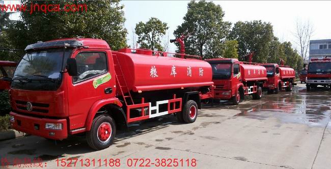 東風大多利卡消防水車(6-8T)一車兩用,即可用作消防車,同時用于綠化灑水車,是一款多功能型消防車。消防車功能:該車安裝了后置式消防泵,工作壓力在1.0 Mpa,在發生為災時啟動消防泵,關閉灑水功能閥門,操作消防炮,射程達45米以上,消防炮流量大,射程遠,即可滅火。