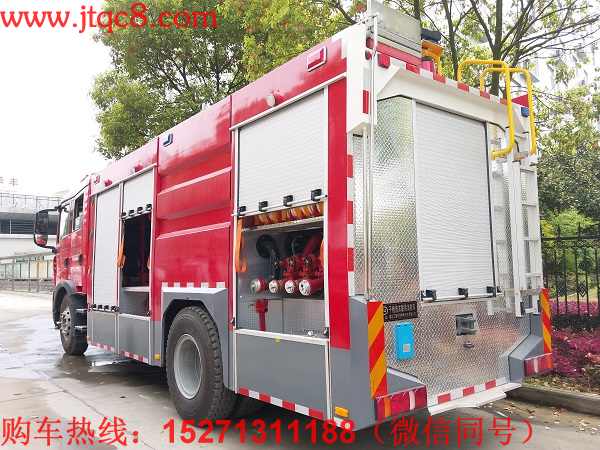 重汽豪沃干粉水泡沫聯用消防車罐體總容積:7立方米,水罐容積:3立方米,水罐尺寸(mm):860×2350×1450,泡沫液罐容積:2立方米,泡沫液罐尺寸(mm):585×2350×1450,干粉罐容積:2.0立方米,