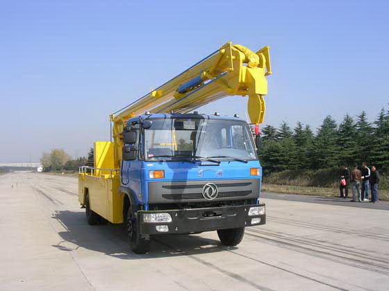 東風EQ145消防車帶高空作業平臺